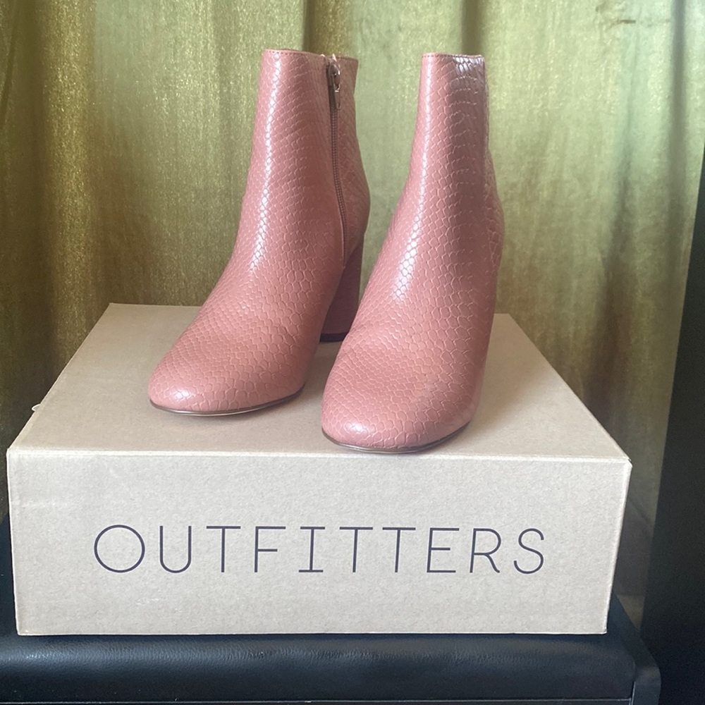 Urban Outfitters Sabrina Snake Boot Mauve